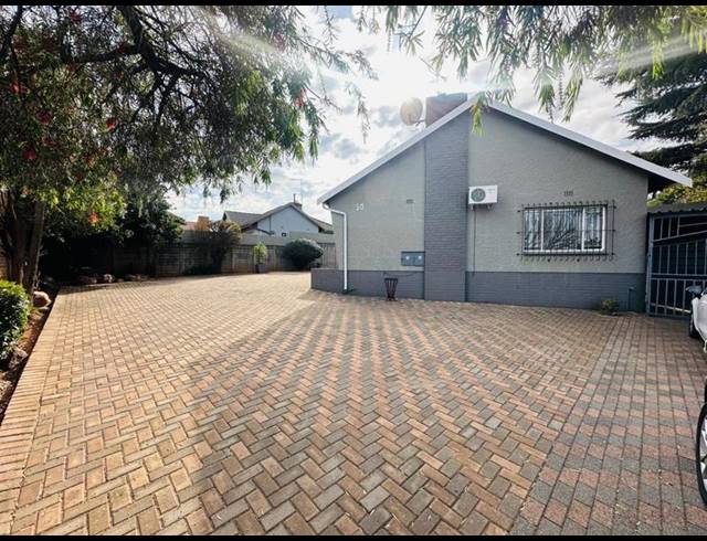 3 BEDROOM HOUSE FOR SALE IN PRIMROSE